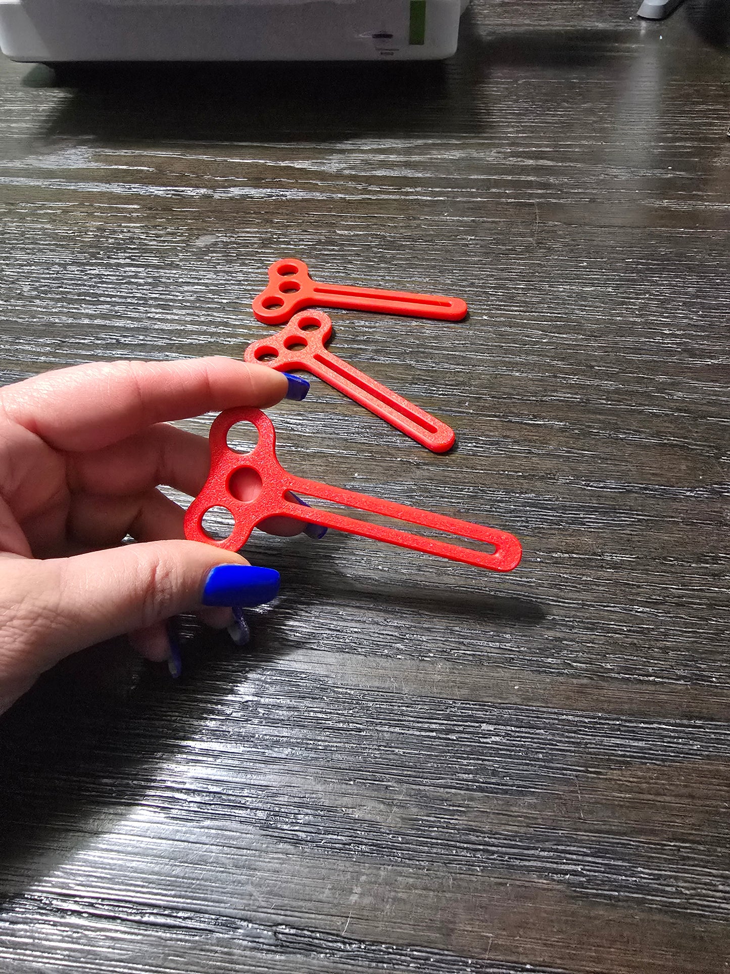 Toothpaste squeezer