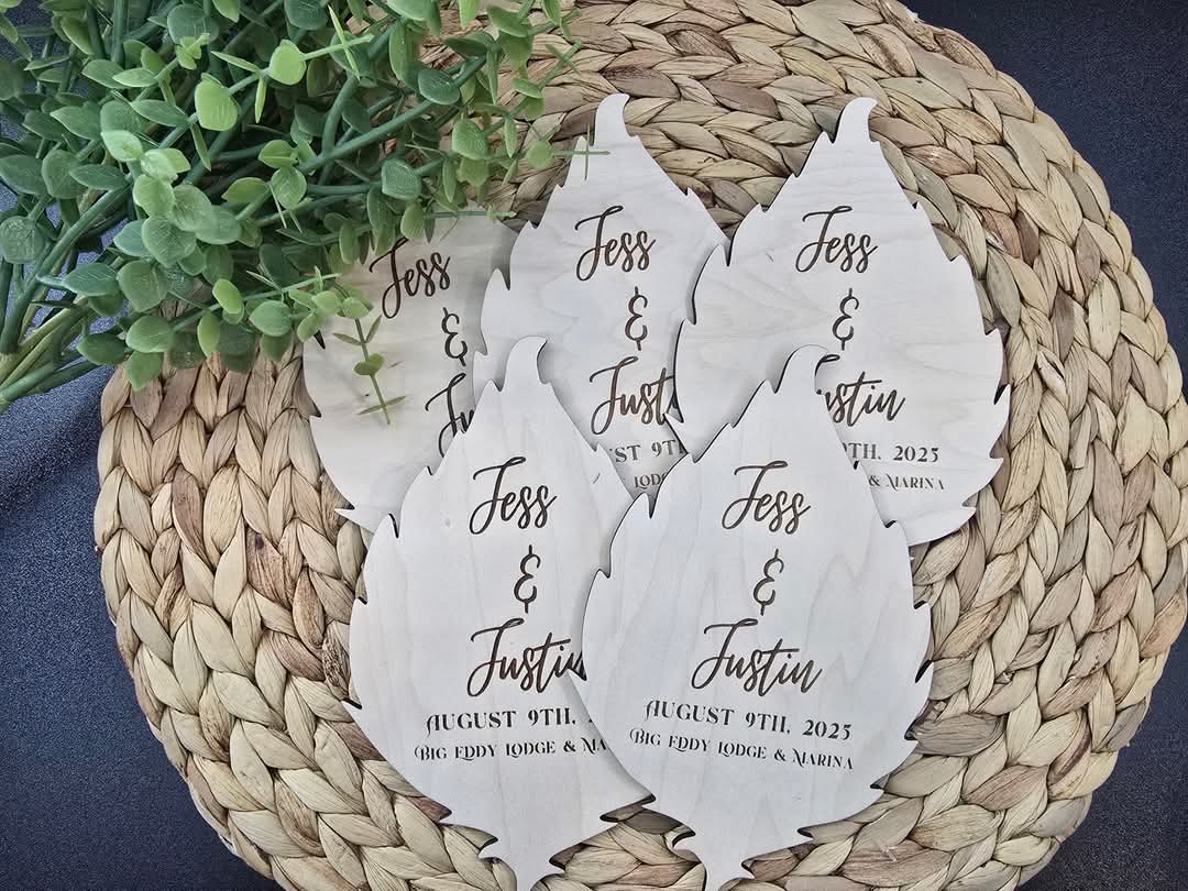 Wedding Favor - Wooden engraved leaf