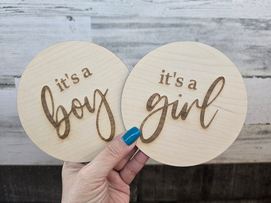 It’s a Boy / It’s a Girl Wooden Baby Announcement Round – Gender Reveal Sign – Newborn Photo Prop – Pregnancy Announcement Keepsake