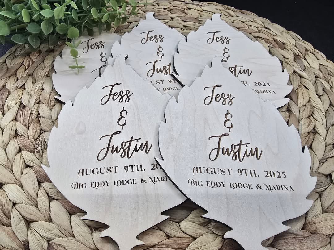 Wedding Favor - Wooden engraved leaf