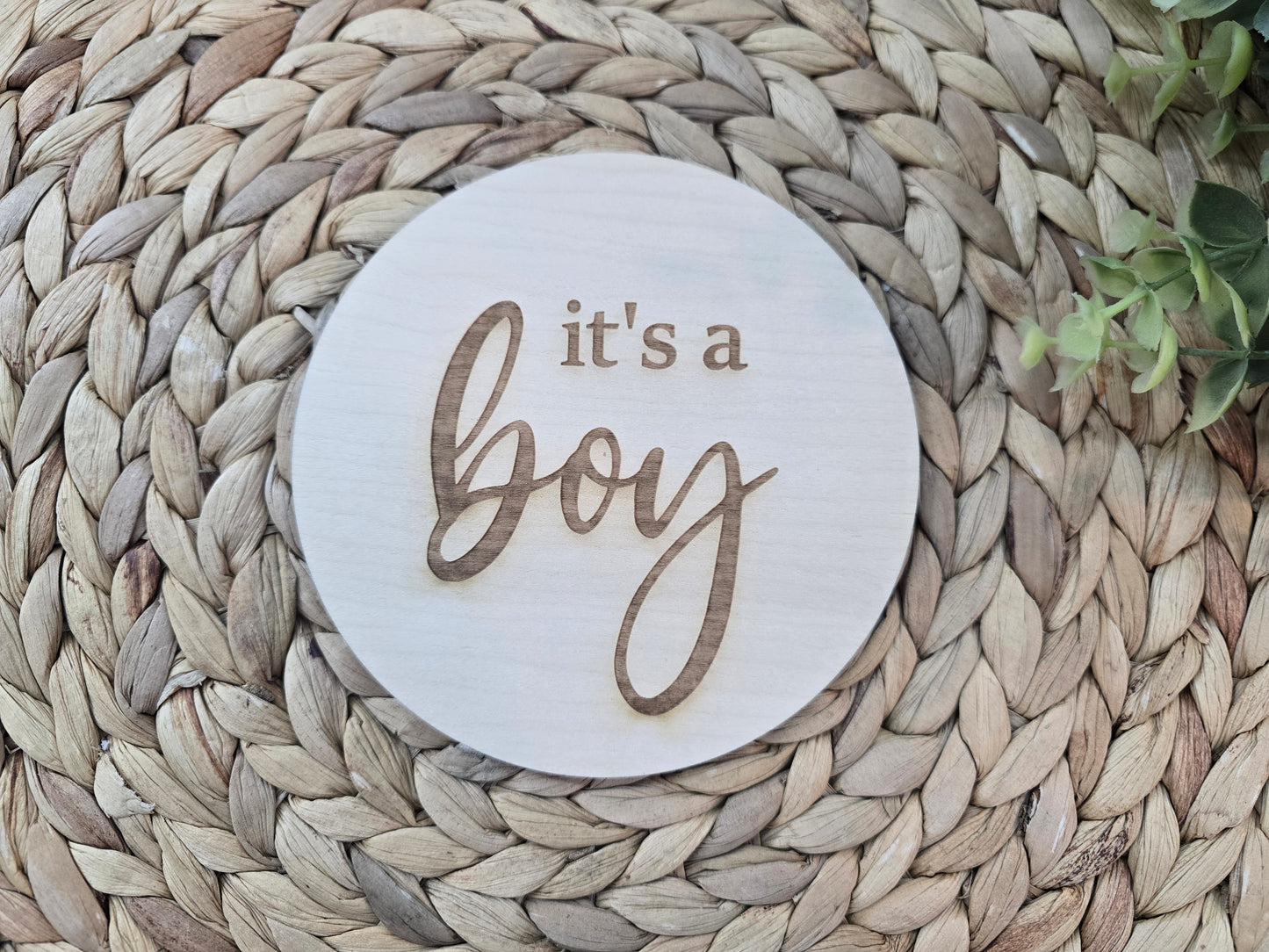 It’s a Boy / It’s a Girl Wooden Baby Announcement Round – Gender Reveal Sign – Newborn Photo Prop – Pregnancy Announcement Keepsake
